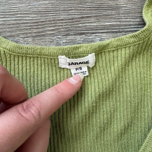 Green Ribbed Knot Front Top - Picture 4 of 4